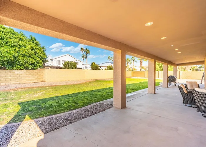 Holiday home Spacious 4br Patio Huge Yard Sleeps 18 Grill