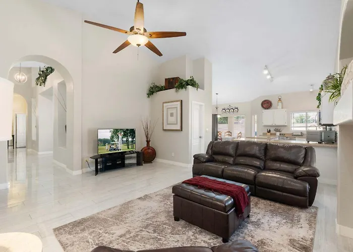 Spacious 4br Patio Huge Yard Sleeps 18 Grill Holiday home