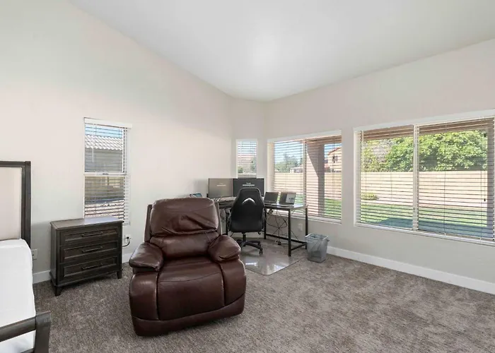 Spacious 4br Patio Huge Yard Sleeps 18 Grill Holiday home Gilbert