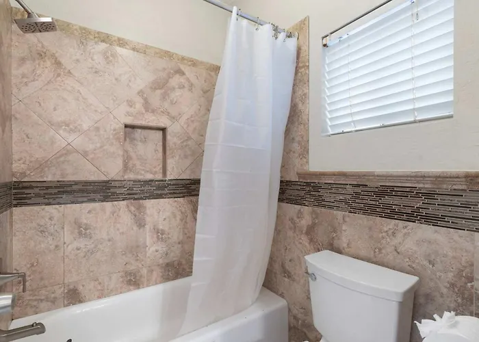 Spacious 4br Patio Huge Yard Sleeps 18 Grill