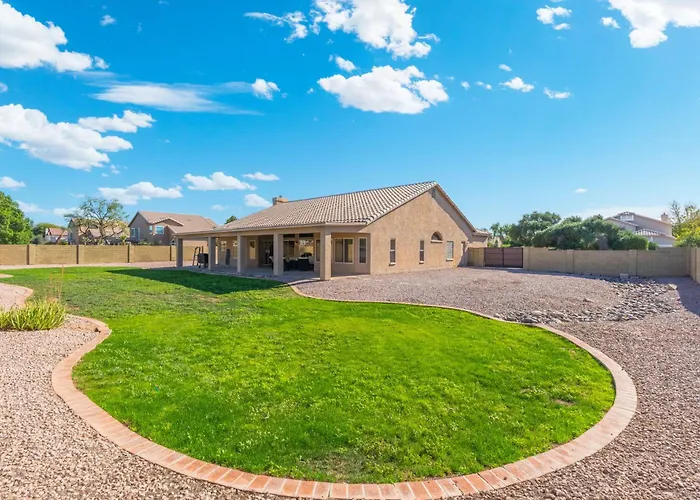 Holiday home Spacious 4br Patio Huge Yard Sleeps 18 Grill